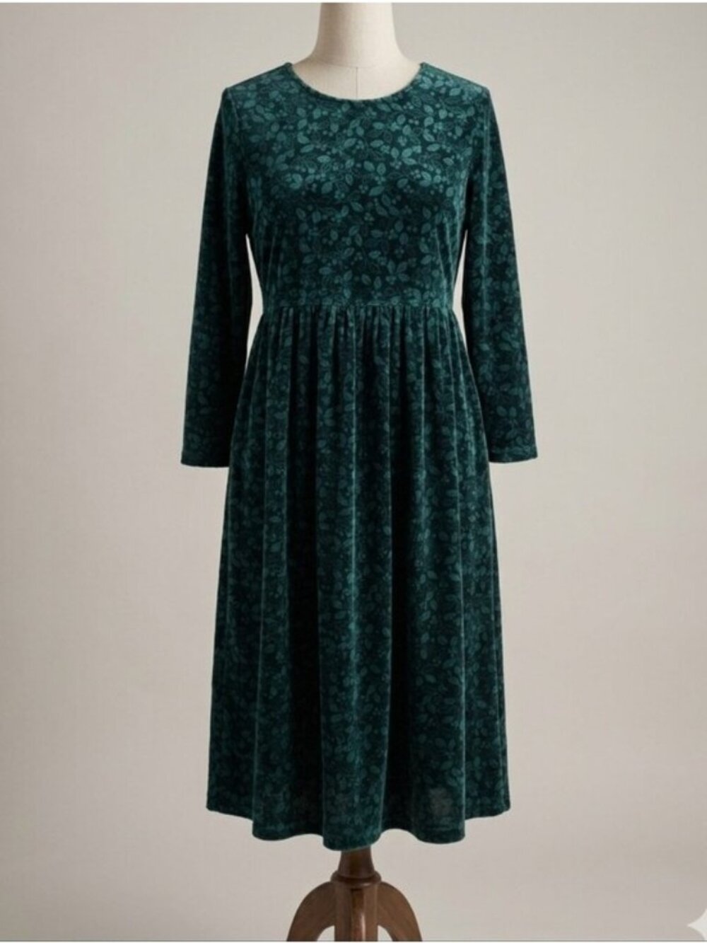 Vintage LL Bean Green Holly Velvet Midi Dress Medium?